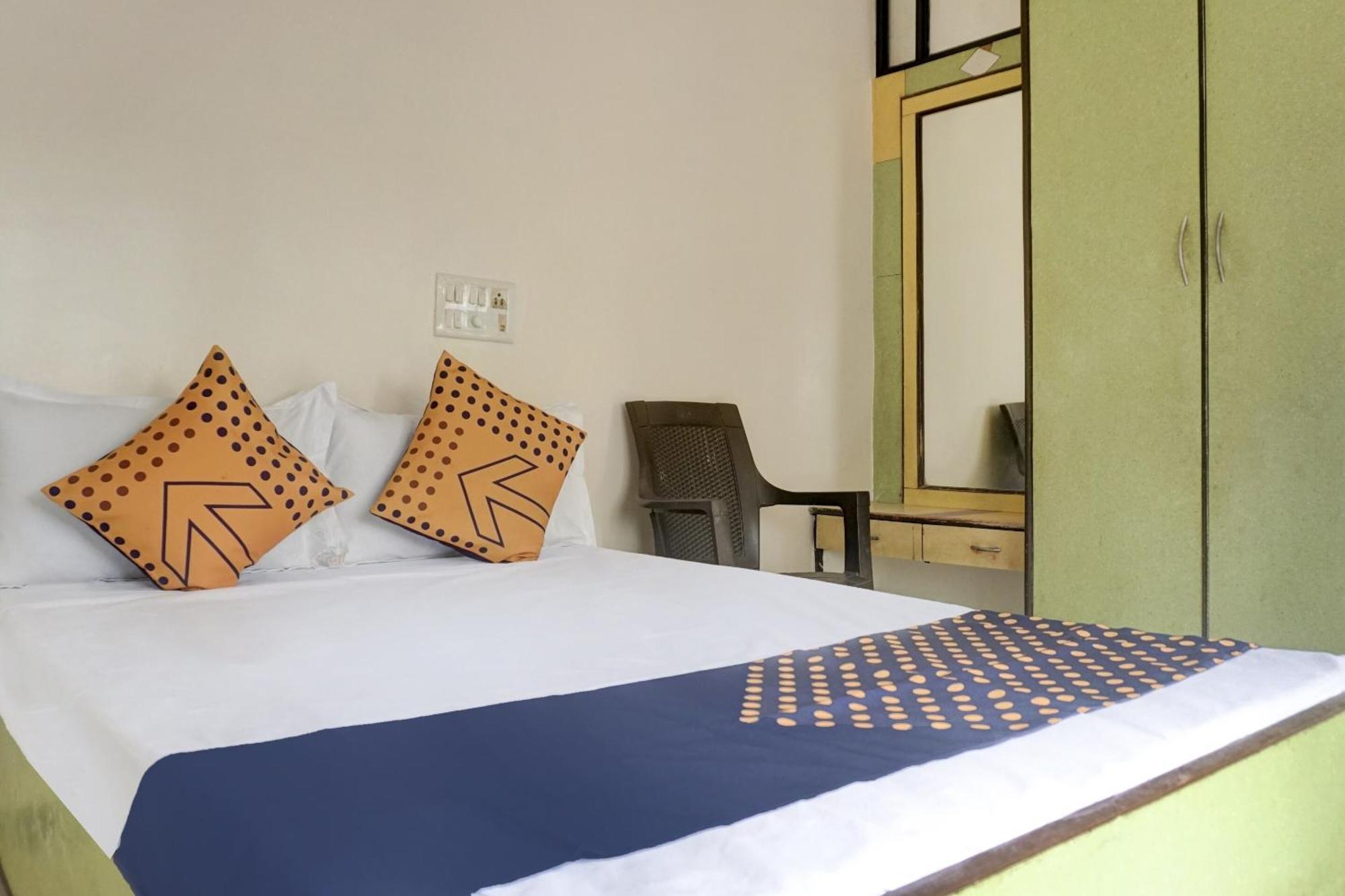 Spot On 74501 Hotel Supriya Garden Vagholi Eksteriør billede